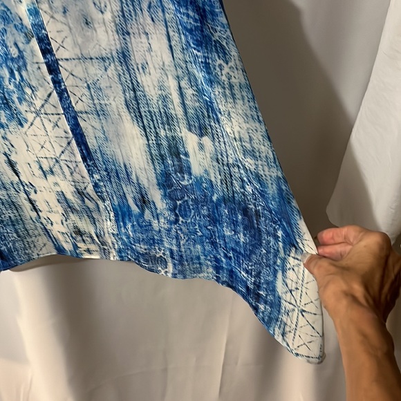 Vince Camuto sheer shell top - Picture 4 of 6